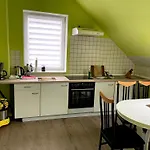 Modernes Mit 2 Schlafzimmern Und Privatparkplatz Nahe Innenstadt Διαμέρισμα Neumünster