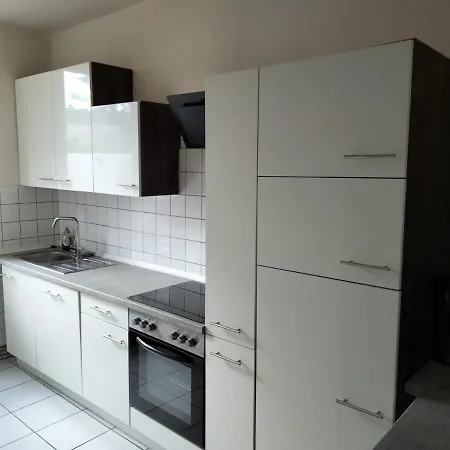 Modernes Mit 2 Schlafzimmern Und Privatparkplatz Nahe Innenstadt Appartement Neumünster