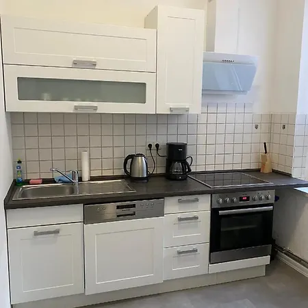 Modernes Mit 2 Schlafzimmern Und Privatparkplatz Nahe Innenstadt