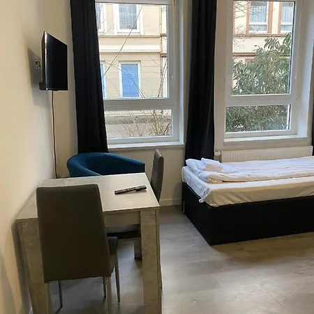 Modernes Mit 2 Schlafzimmern Und Privatparkplatz Nahe Innenstadt Appartement *