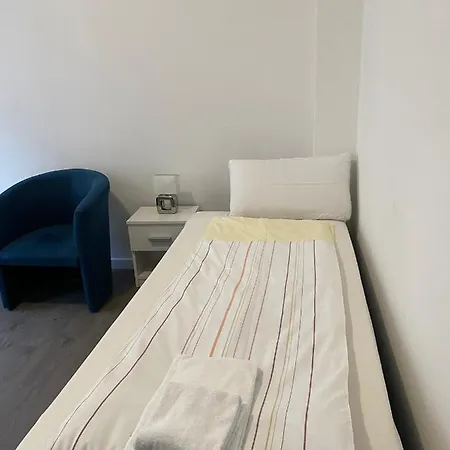 Appartement Modernes Mit 2 Schlafzimmern Und Privatparkplatz Nahe Innenstadt