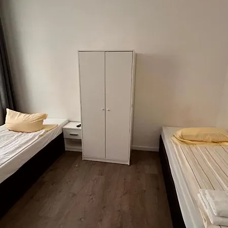 Modernes Mit 2 Schlafzimmern Und Privatparkplatz Nahe Innenstadt