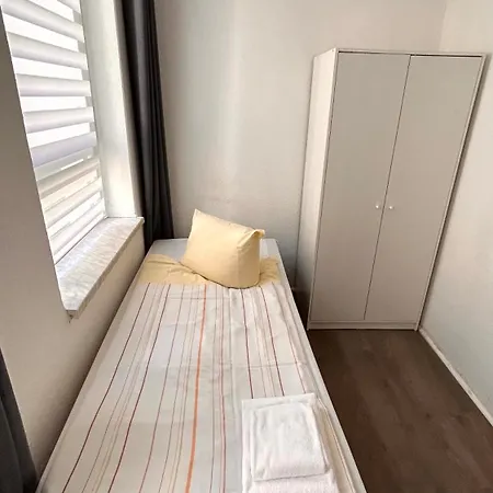 Modernes Mit 2 Schlafzimmern Und Privatparkplatz Nahe Innenstadt Appartement Neumünster