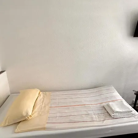 Appartement Modernes Mit 2 Schlafzimmern Und Privatparkplatz Nahe Innenstadt *