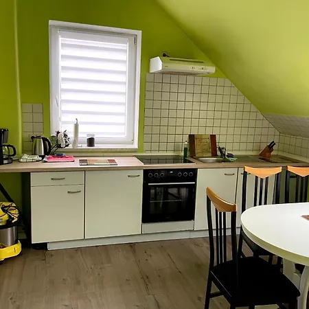 Modernes Mit 2 Schlafzimmern Und Privatparkplatz Nahe Innenstadt Appartement Neumünster