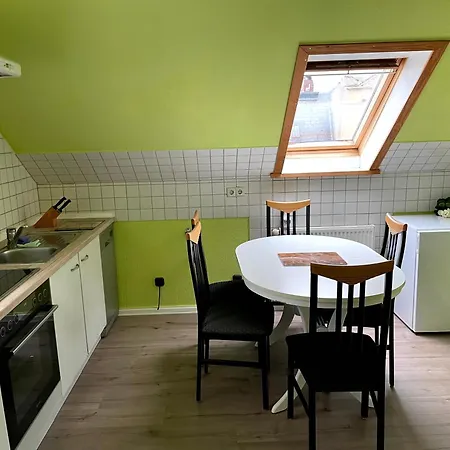 Modernes Mit 2 Schlafzimmern Und Privatparkplatz Nahe Innenstadt Daire *