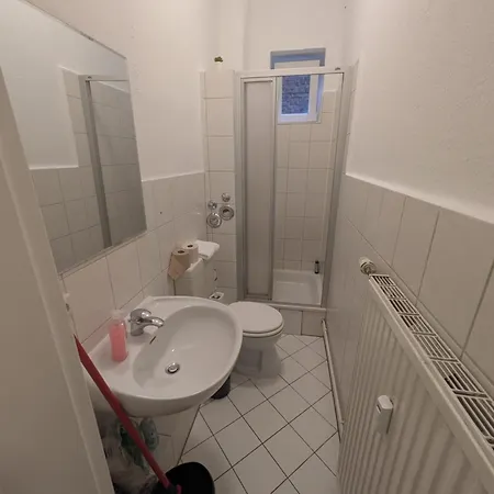 Modernes Mit 2 Schlafzimmern Und Privatparkplatz Nahe Innenstadt