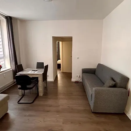 Modernes Mit 2 Schlafzimmern Und Privatparkplatz Nahe Innenstadt Appartement *