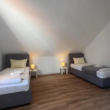 Modernes Mit 2 Schlafzimmern Und Privatparkplatz Nahe Innenstadt