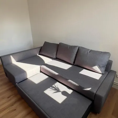 Modernes Mit 2 Schlafzimmern Und Privatparkplatz Nahe Innenstadt Appartement *