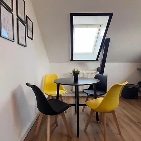 Appartement Modernes Mit 2 Schlafzimmern Und Privatparkplatz Nahe Innenstadt Neumünster