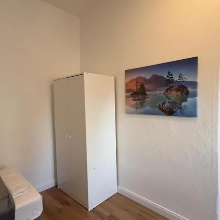 Modernes Mit 2 Schlafzimmern Und Privatparkplatz Nahe Innenstadt Neumünster